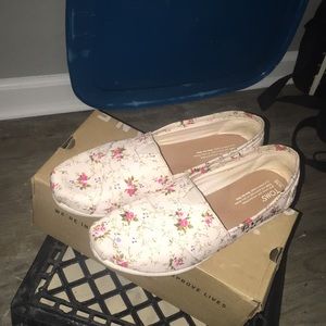Floral flats by Toms